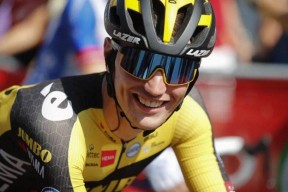 九游-穆古鲁扎回归赛场，大胜首场状态亮眼，篮网观众沸腾！的简单介绍