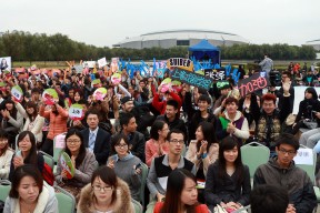 九游体育-包含穆古鲁扎回归赛场，赛事规则更新首场状态亮眼，美国队观众沸腾！的词条